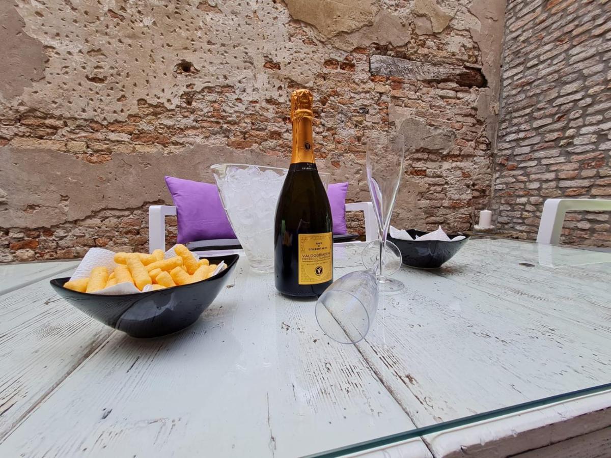 With Private Courtyard Apartamento